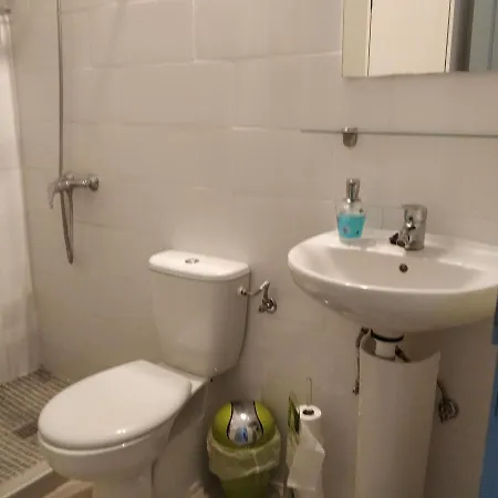 One Bedroom In Apartment *